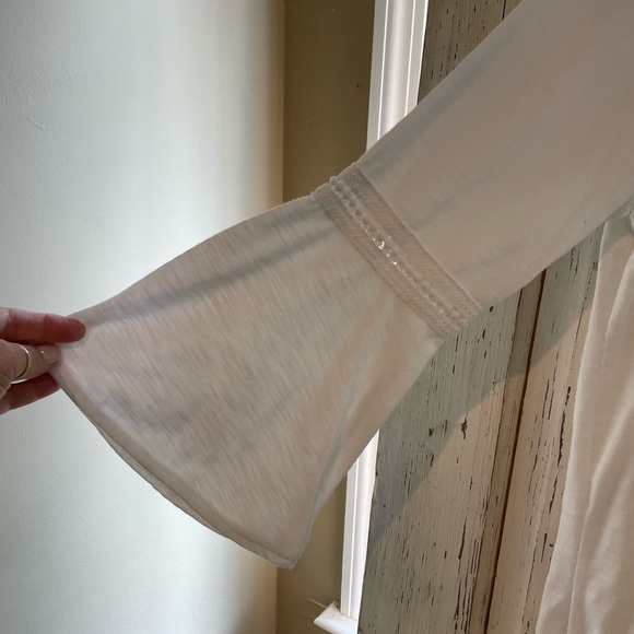 New Directions Boho lace/fringe bell sleeve top Sz medium - Picture 4 of 6